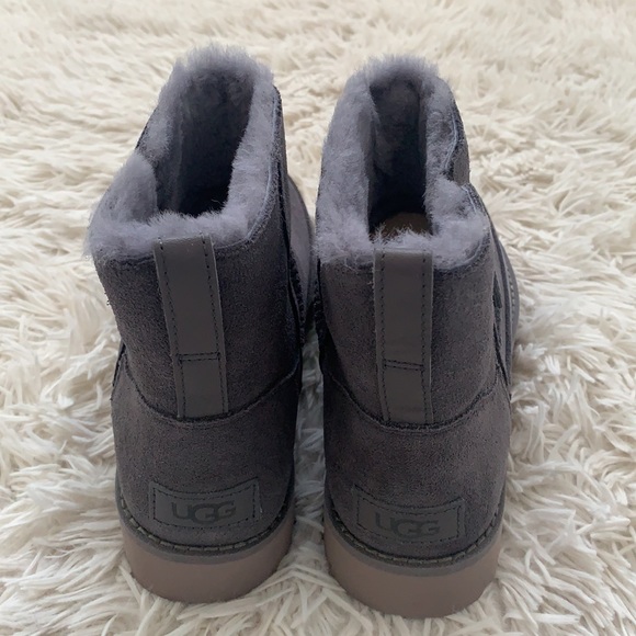 New UGG classic mini zip suede boots - Picture 2 of 14